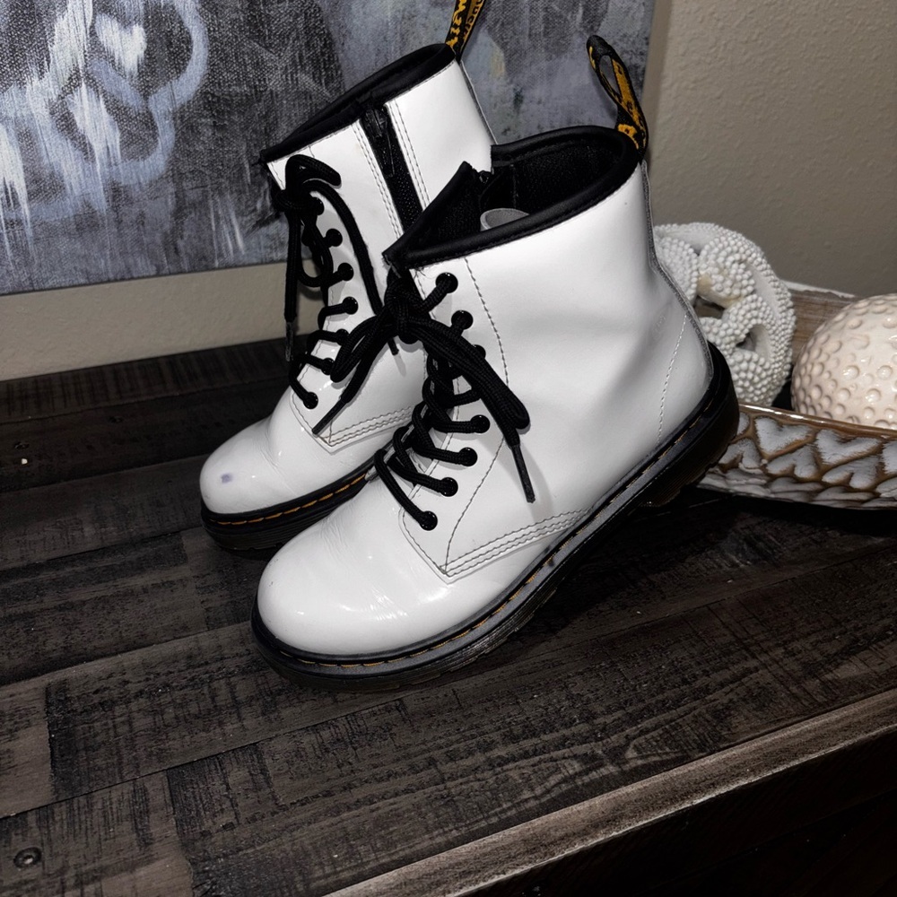Dr. Martens YOUTH 1460 PATENT LEATHER LACE UP BOOTS​​